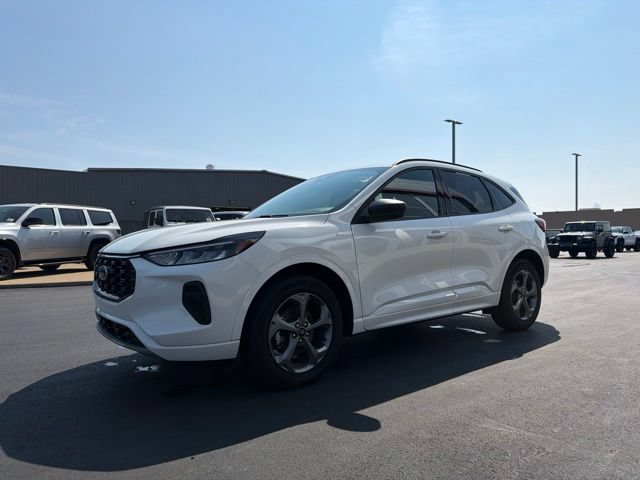 Used 2024 Ford Escape ST-Line w/ Tech Pack #1 AWD/4WD image 3