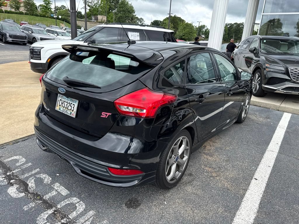 Used 2018 Ford Focus ST w/ Equipment Group 401A FWD image 3