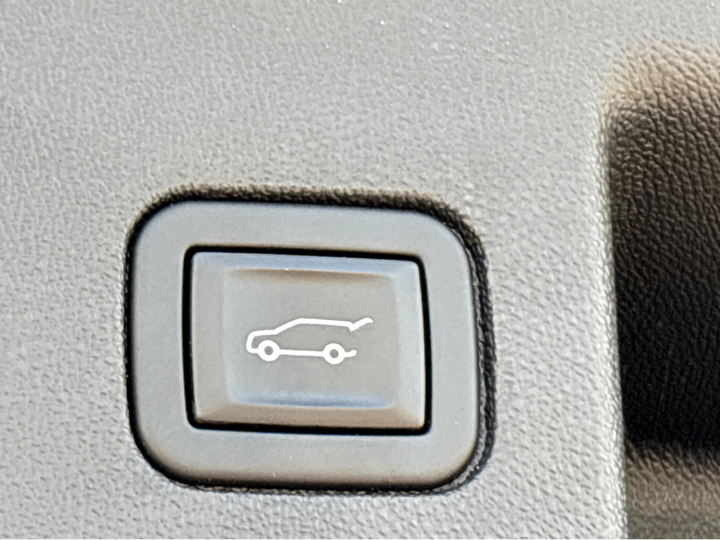 Used 2023 Chevrolet Equinox RS w/ LPO, Floor Liner Package image 23