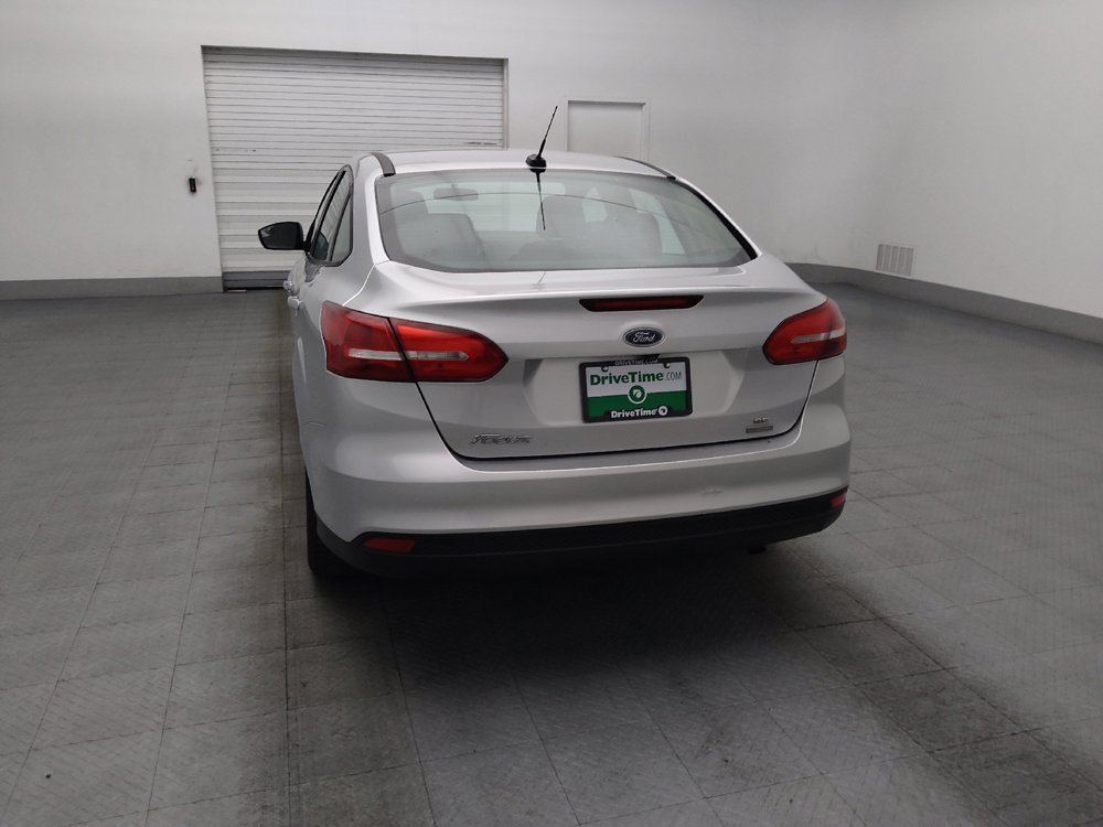 Used 2018 Ford Focus SE w/ SE Appearance Package FWD image 6