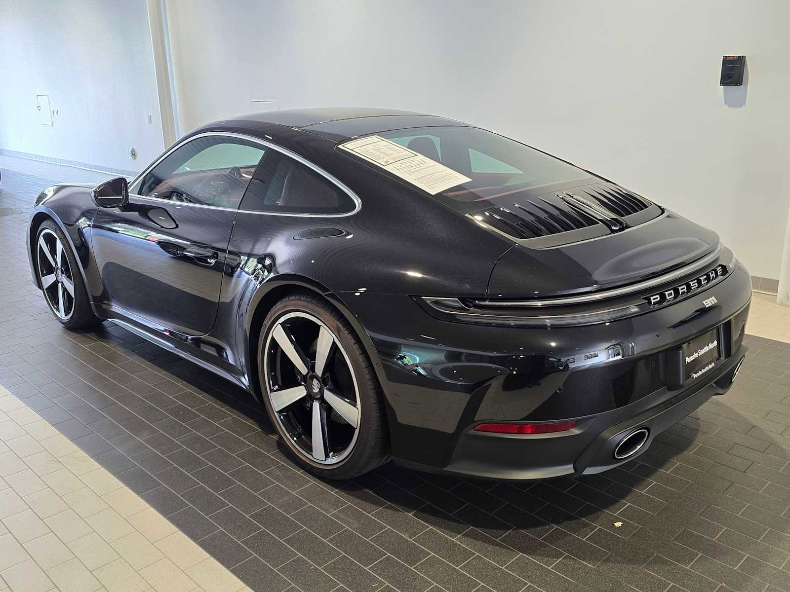 Used 2025 Porsche 911 Carrera image 3