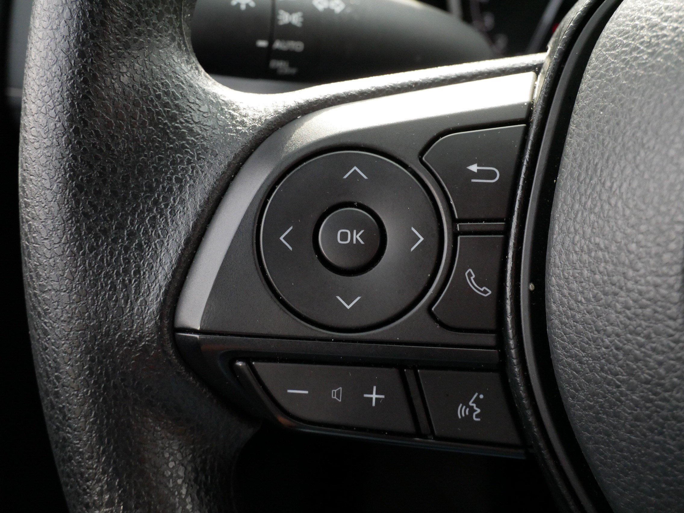 Certified 2025 Toyota RAV4 XLE FWD image 26