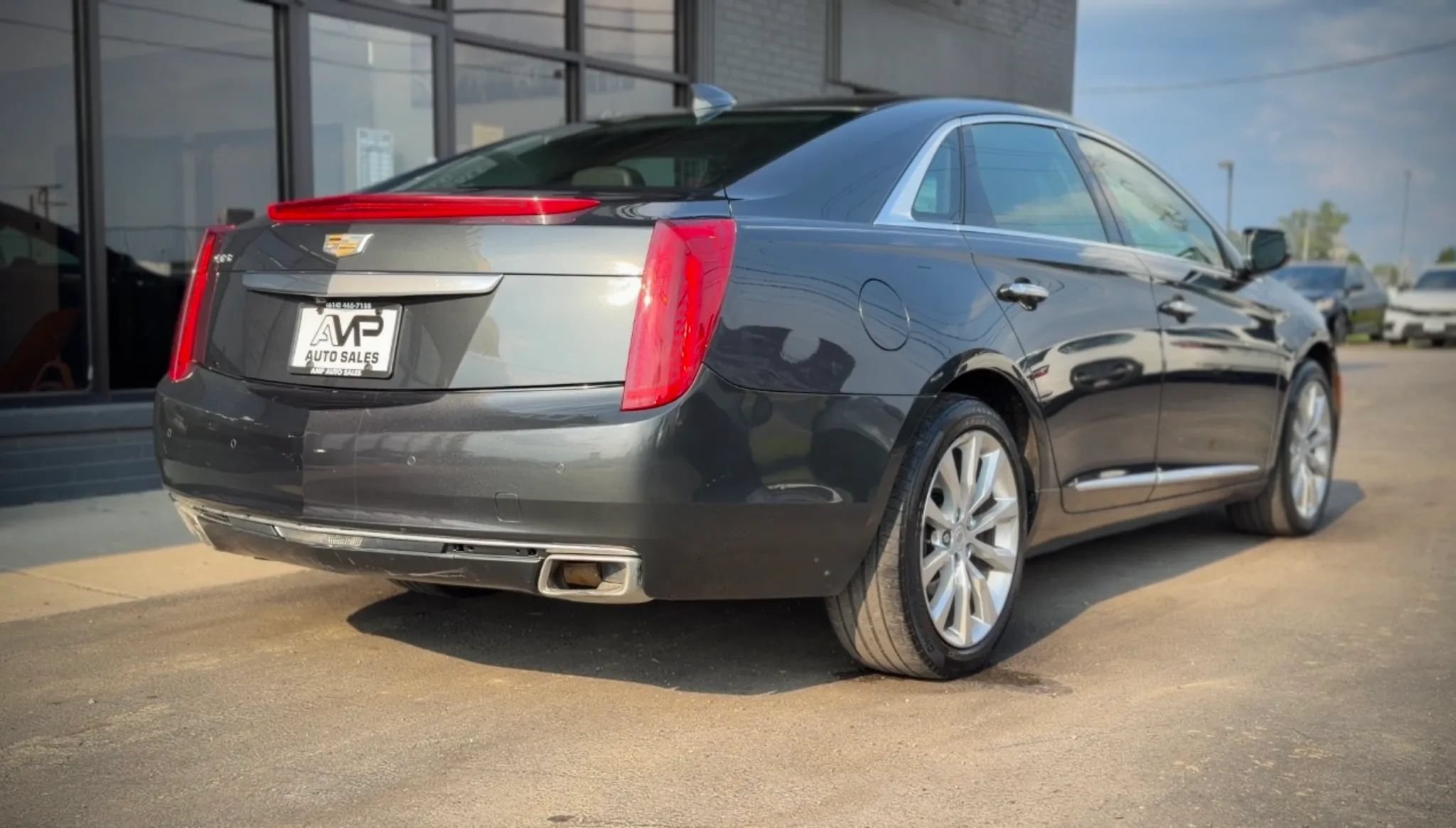 Used 2015 Cadillac XTS Luxury AWD/4WD image 2