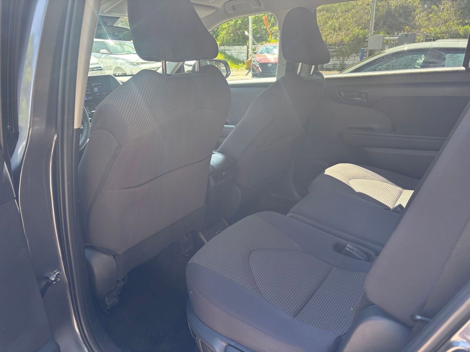 Used 2025 Toyota Highlander LE FWD image 41
