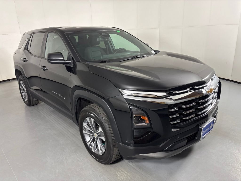 Used 2025 Chevrolet Equinox LT FWD image 2