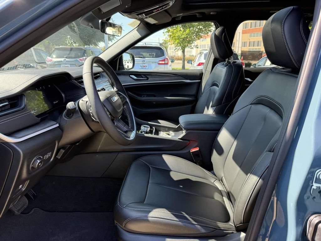 New 2027 Jeep Grand Cherokee Limited w/ Limited Altitude Package AWD/4WD image 14