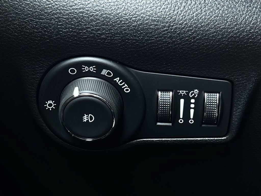 Used 2024 Jeep Compass Latitude AWD/4WD image 26