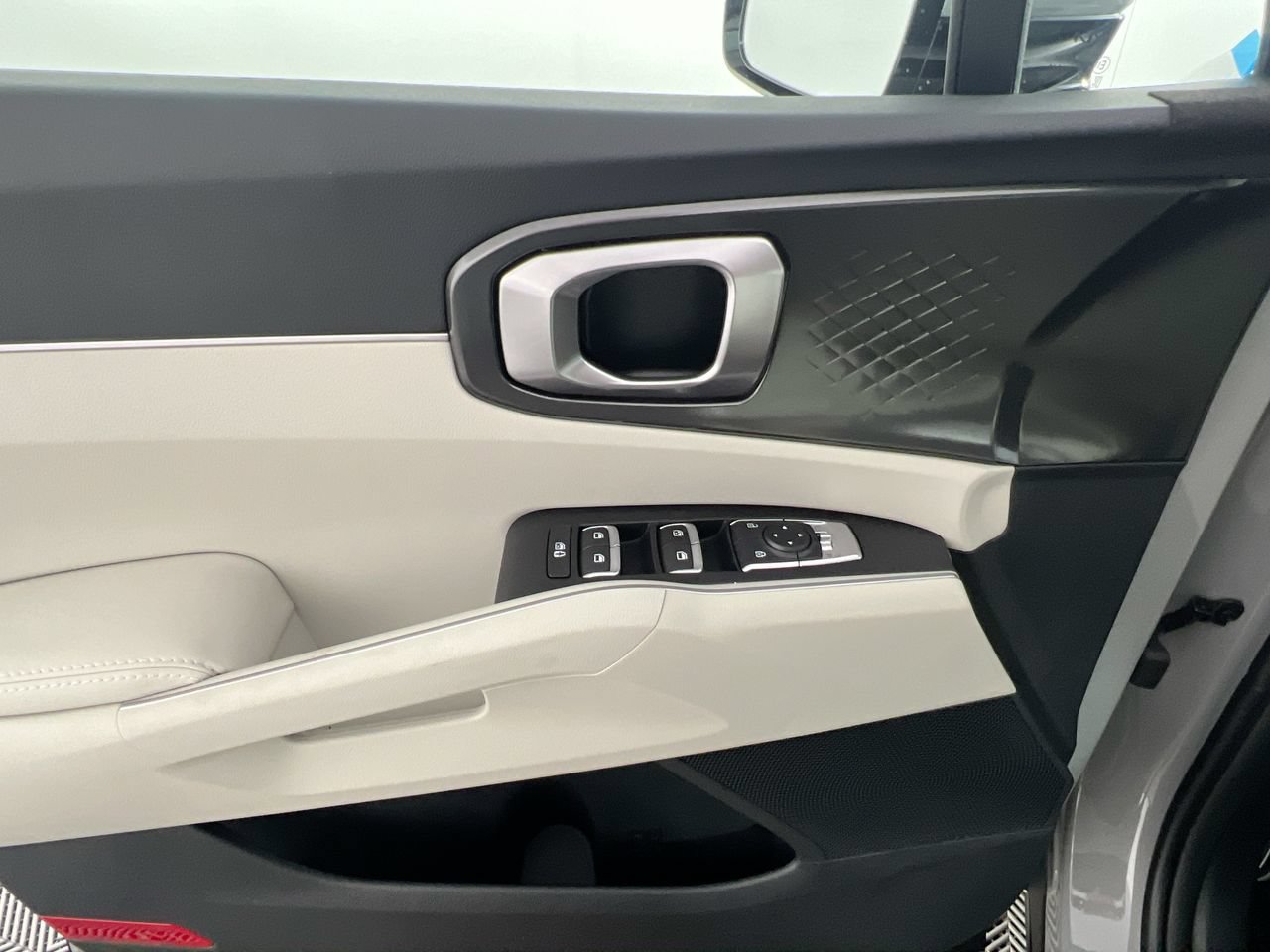 New 2026 Kia Sorento S w/ S Panoramic Sunroof Package FWD image 16