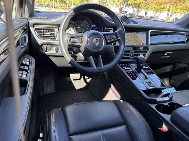 Used 2025 Porsche Macan AWD/4WD image 17
