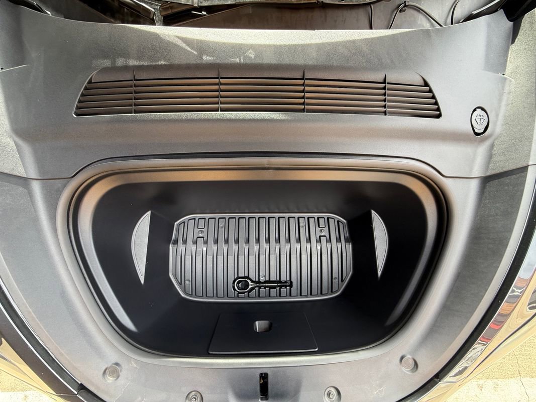 Used 2024 Tesla Model Y Long Range image 43