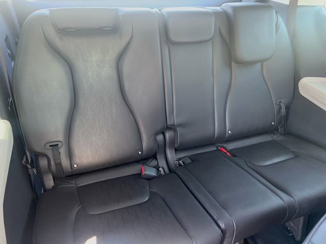Used 2023 Kia Carnival LX FWD image 19