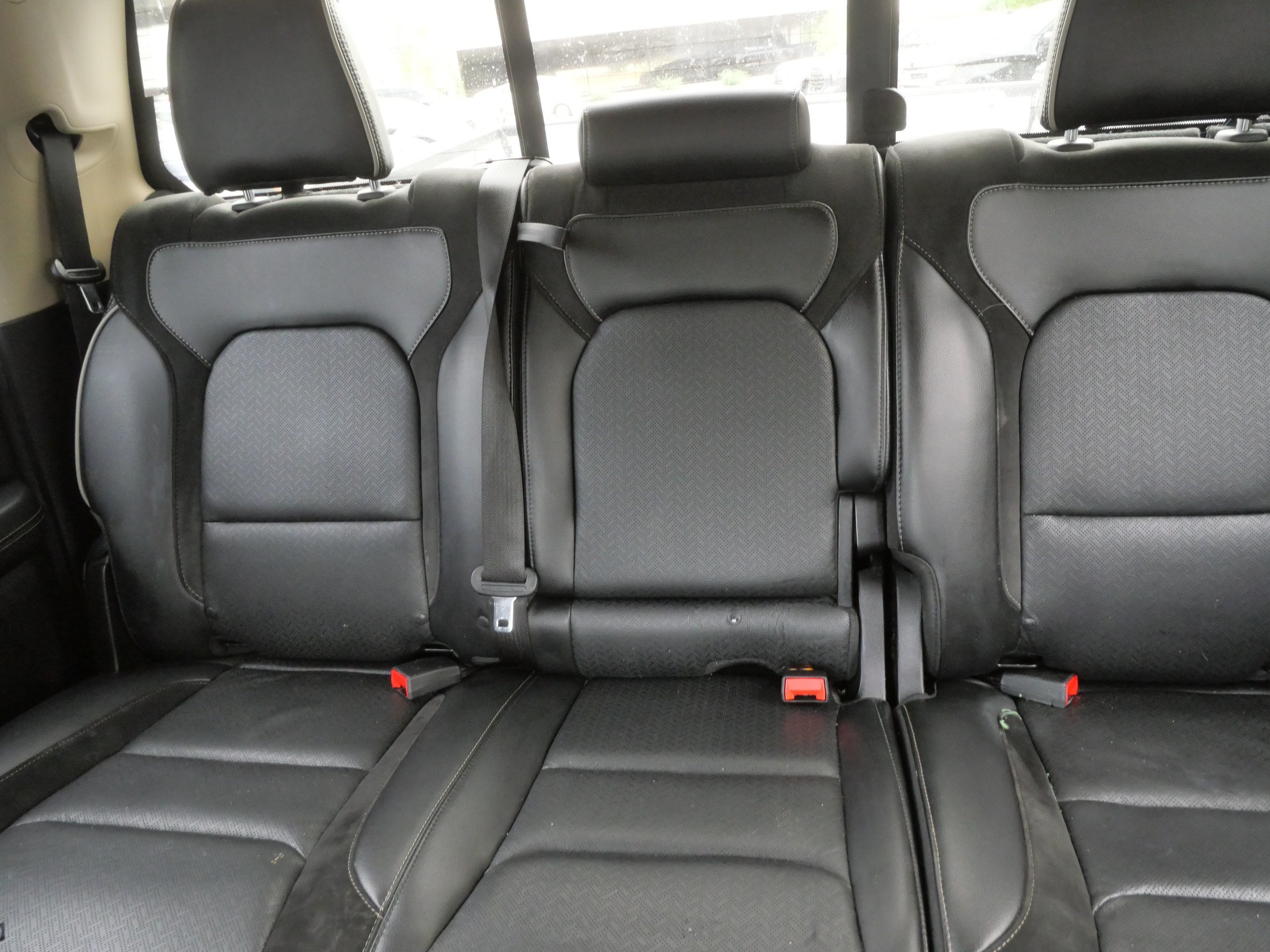 Used 2019 RAM 1500 Laramie AWD/4WD image 13