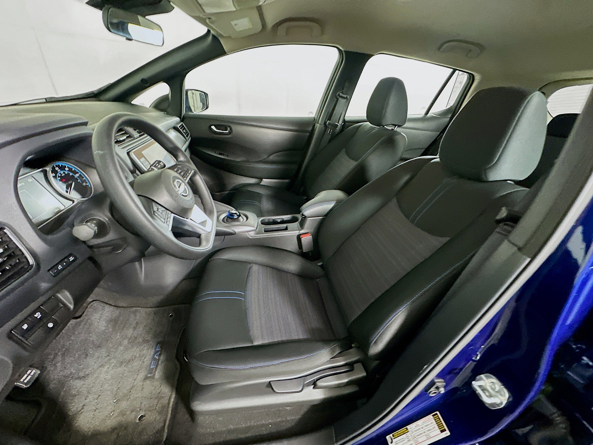 Used 2025 Nissan Leaf S image 13