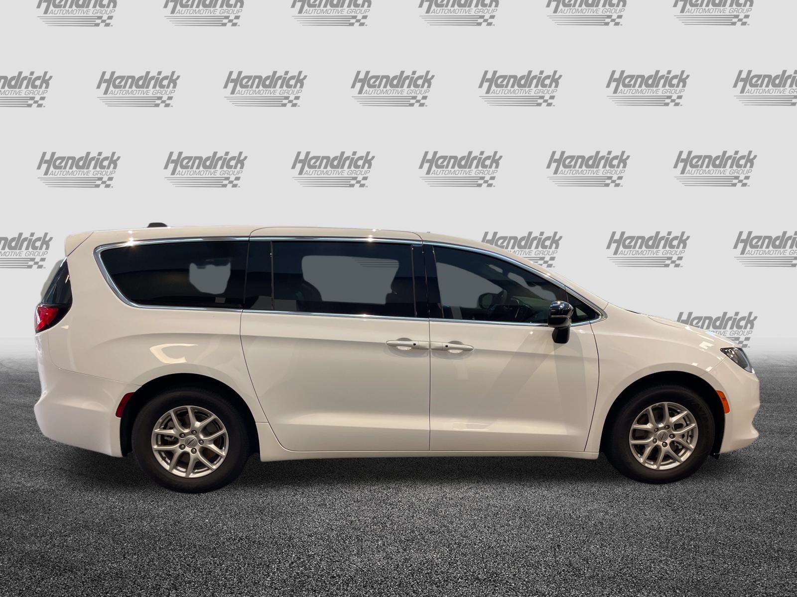 Used 2025 Chrysler Voyager LX FWD image 11