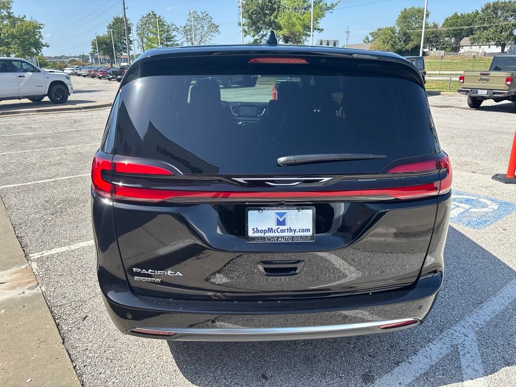 New 2027 Chrysler Pacifica Select FWD image 11