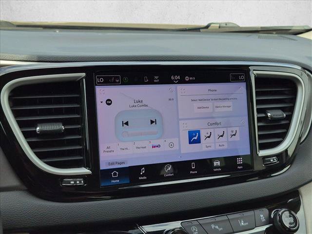 Used 2022 Chrysler Pacifica Touring-L FWD image 13