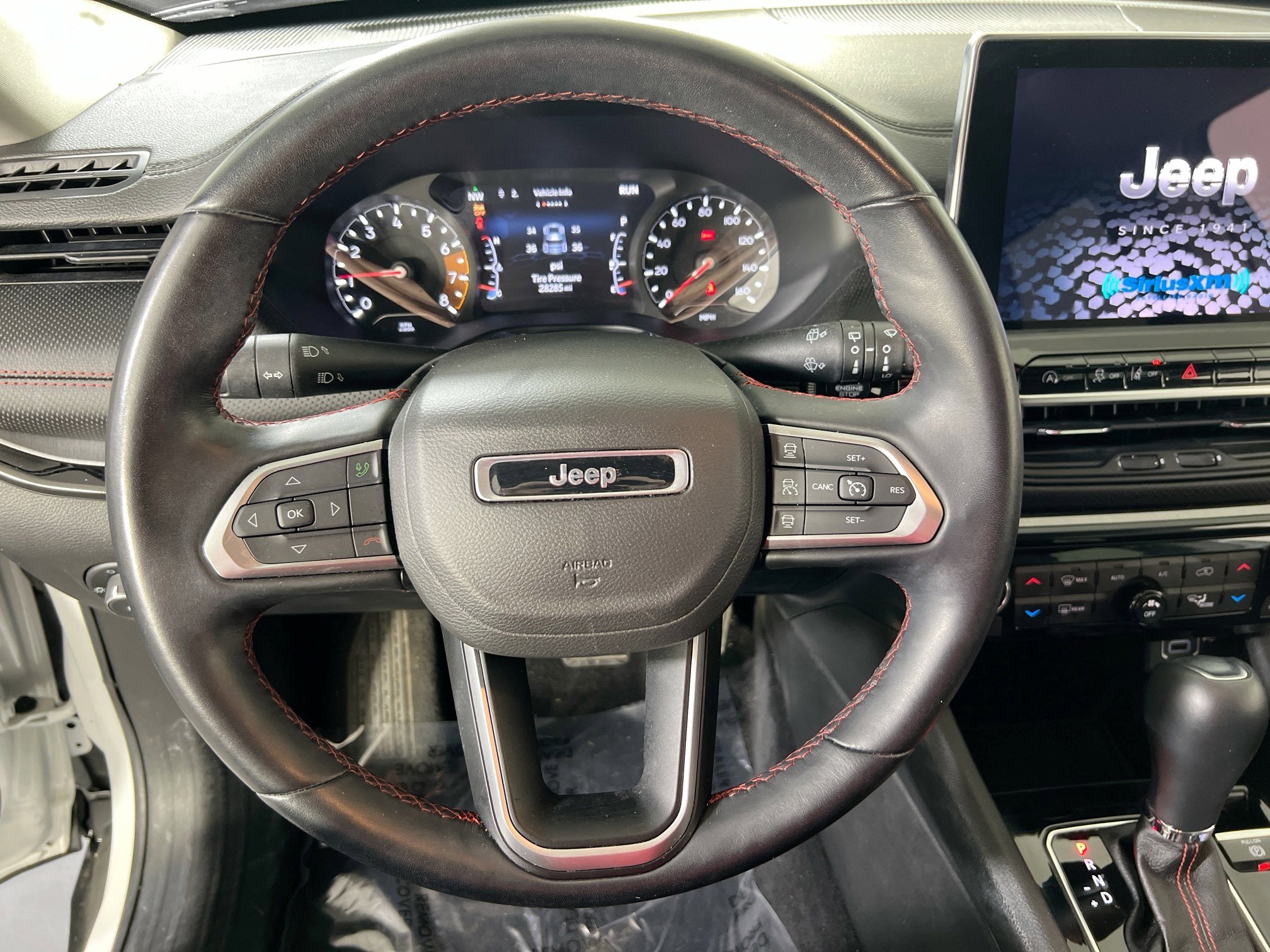 Used 2022 Jeep Compass Trailhawk w/ Trailhawk Convenience Group AWD/4WD image 11