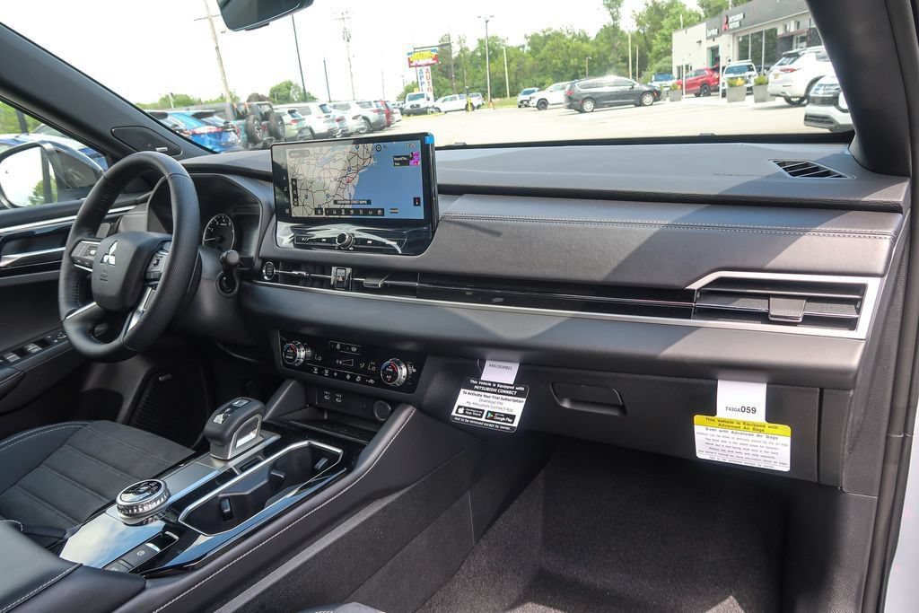 New 2026 Mitsubishi Outlander LE AWD/4WD image 21