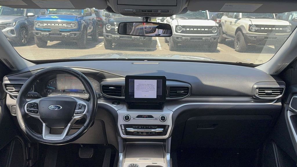 Used 2022 Ford Explorer XLT w/ Equipment Group 202A AWD/4WD image 29