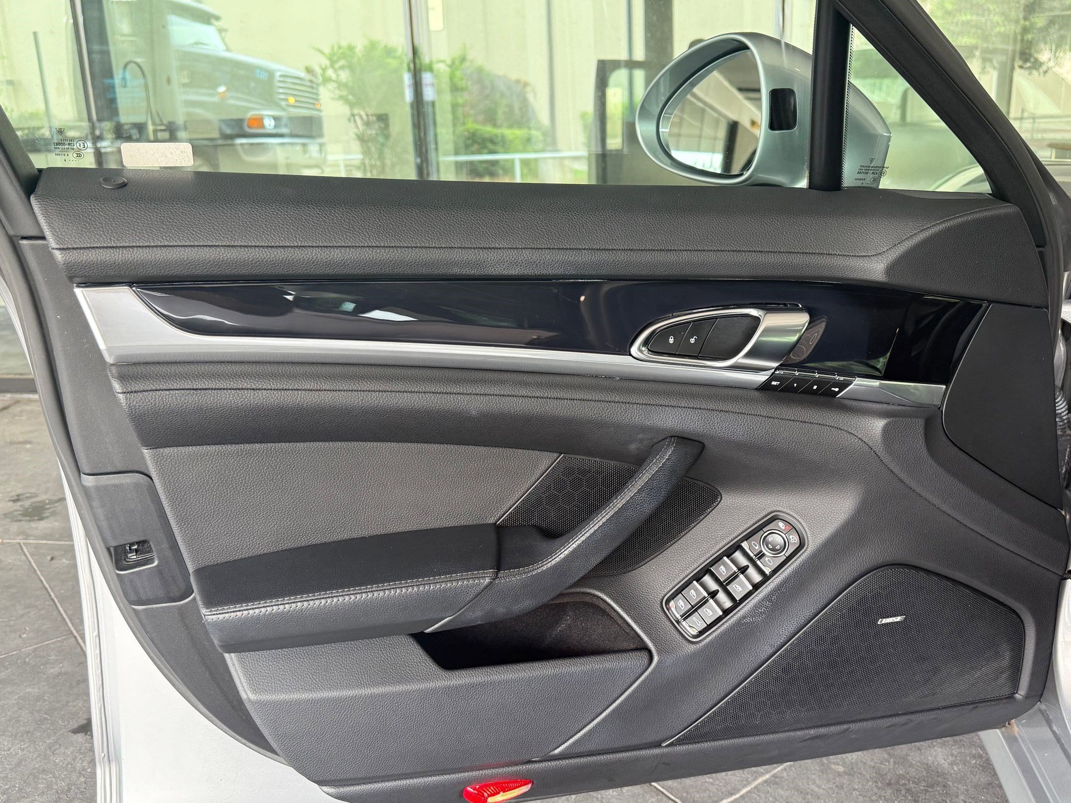 Used 2016 Porsche Panamera image 30