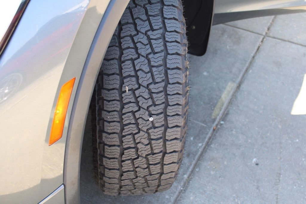 Used 2022 Volkswagen Tiguan SE R-Line image 14