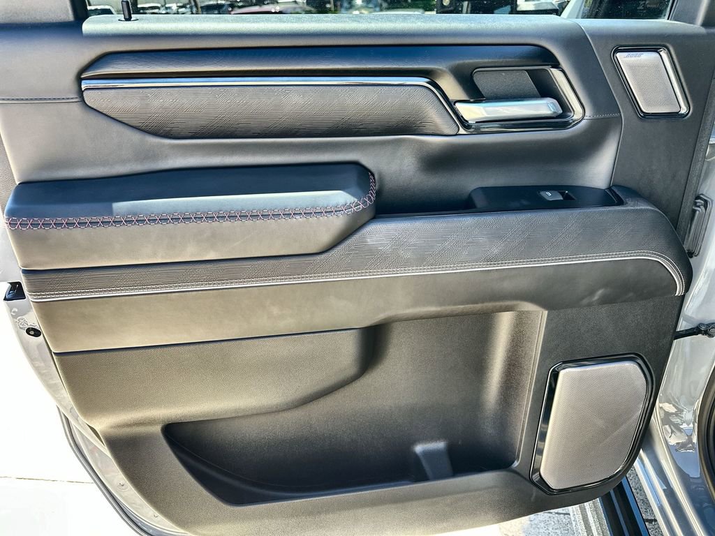 Used 2025 GMC Sierra 2500 AT4X image 15