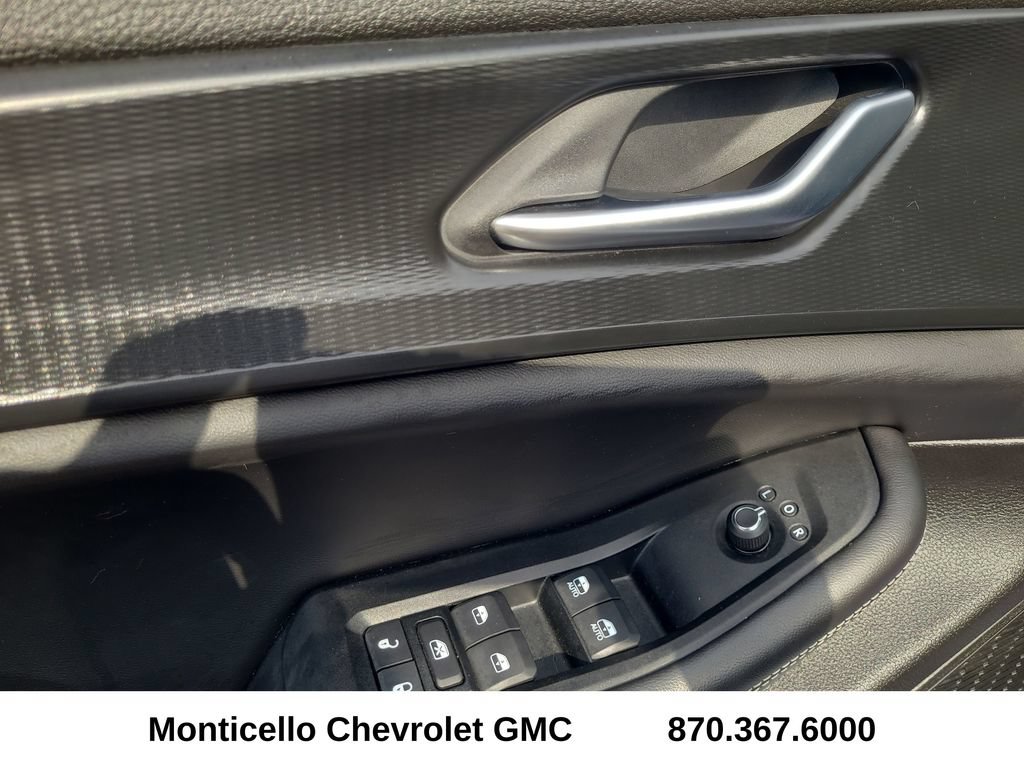 Used 2023 Jeep Grand Cherokee Laredo w/ Luxury Tech Group I AWD/4WD image 13