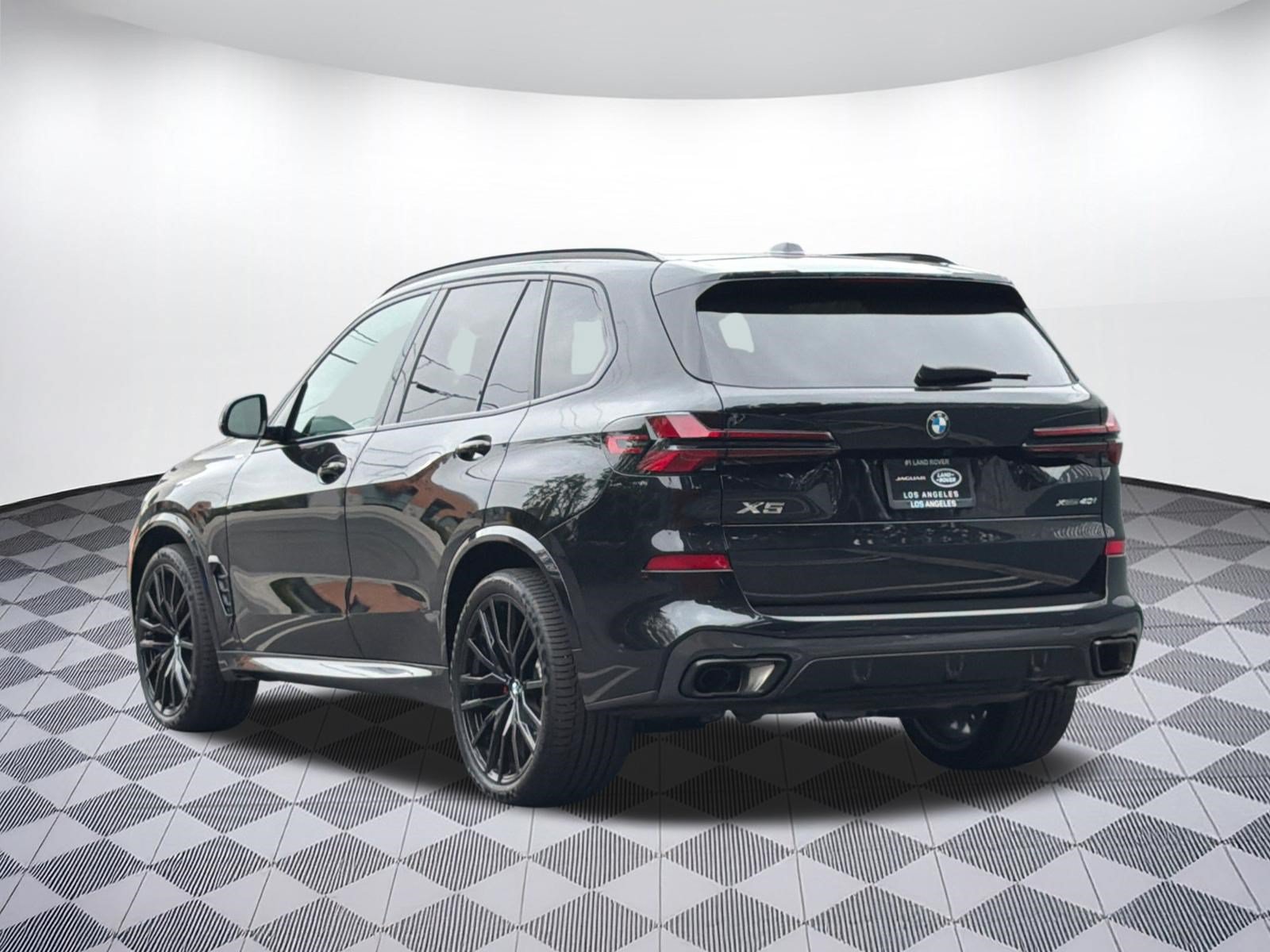 Used 2026 BMW X5 xDrive40i w/ M Sport Package AWD/4WD image 3