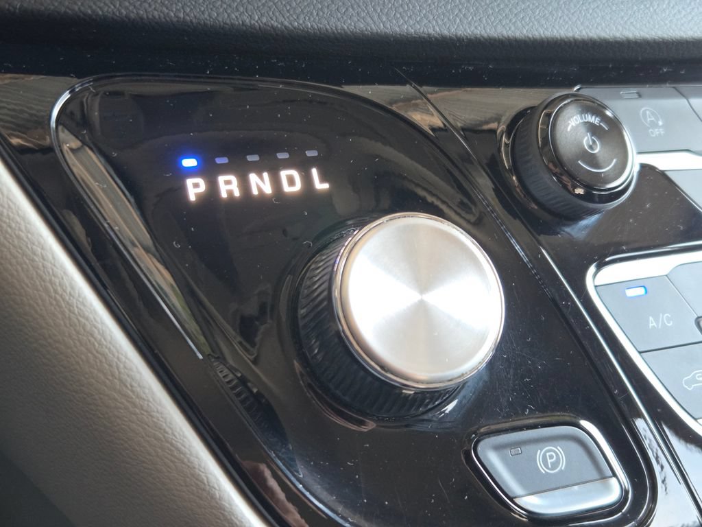 Certified 2018 Chrysler Pacifica Touring-L Plus FWD image 12