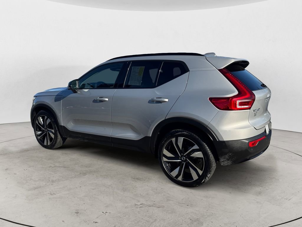 Certified 2025 Volvo XC40 B5 Plus image 3