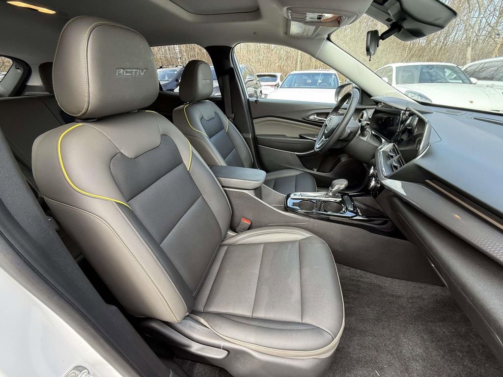 Used 2024 Chevrolet Trax ACTIV w/ Sunroof Package image 8