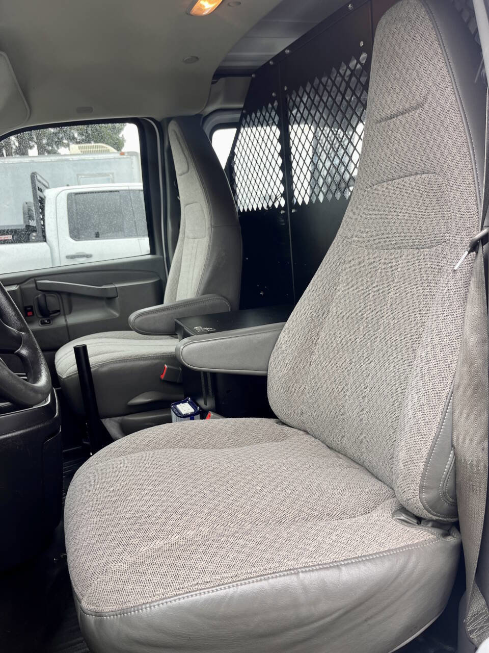 Used 2016 Chevrolet Express 2500 image 12