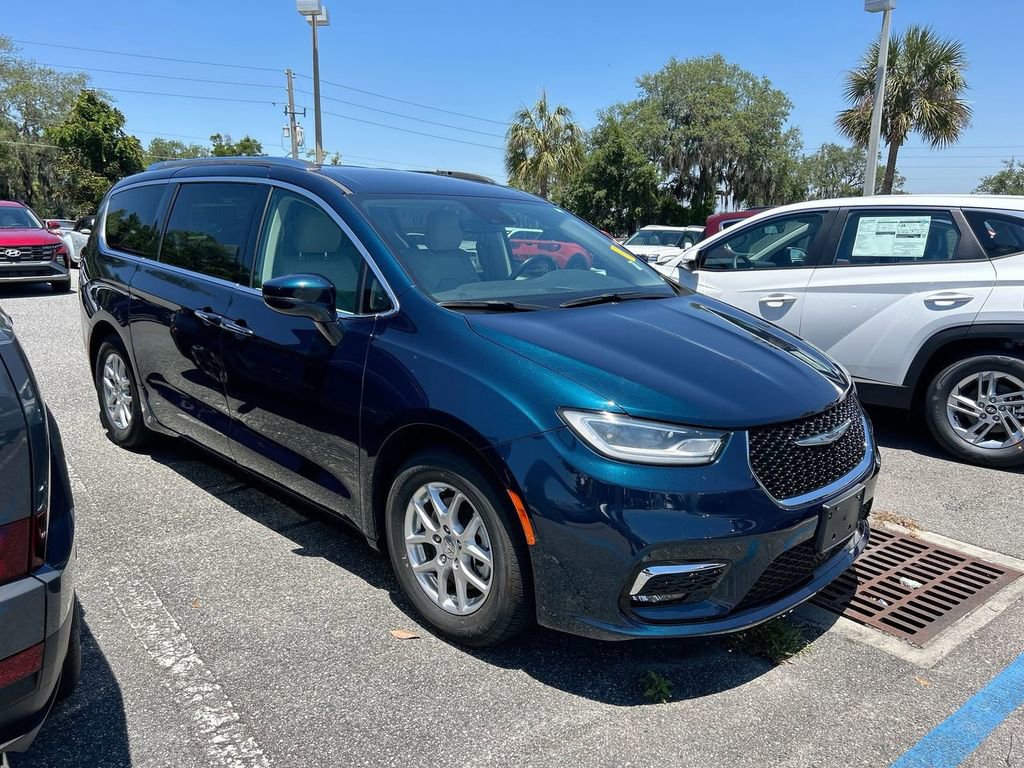 Used 2021 Chrysler Pacifica Touring-L w/ Uconnect Theater Family Group FWD image 1