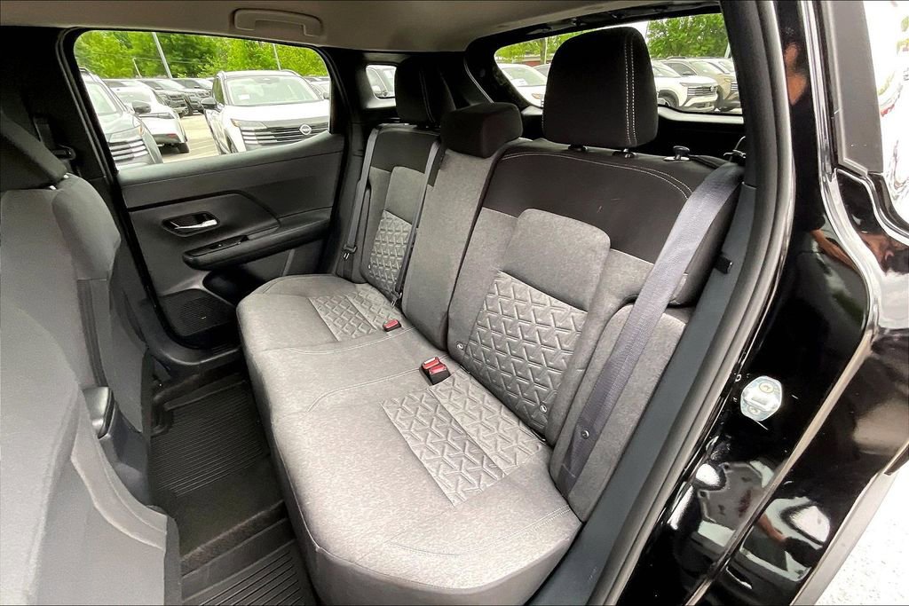 Used 2025 Nissan Kicks SV AWD/4WD image 36