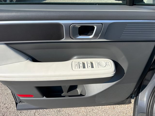 Used 2025 Hyundai Santa Fe SEL FWD image 2