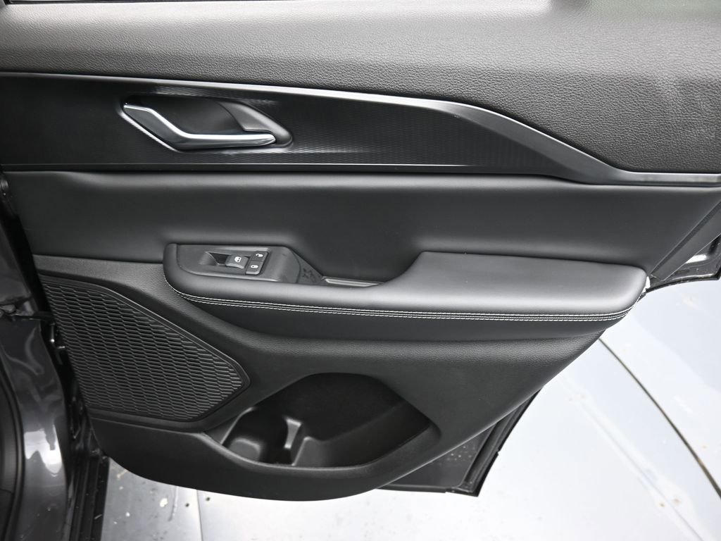 New 2025 Jeep Grand Cherokee Altitude image 16