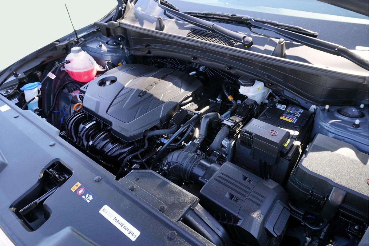 Used 2025 Kia Sportage LX image 11