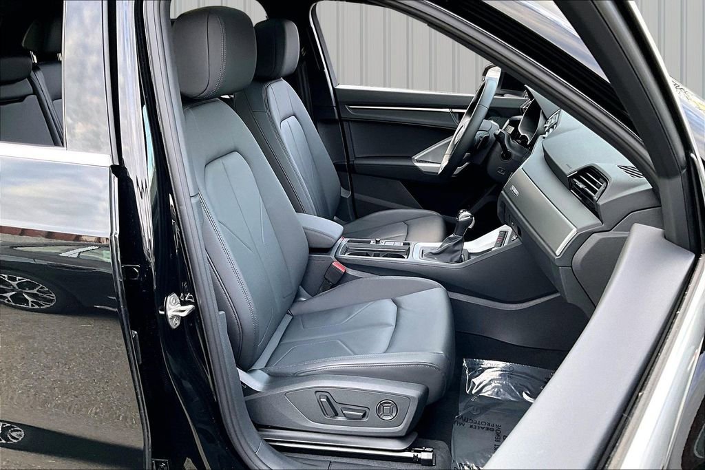 Used 2025 Audi Q3 2.0T Premium w/ Convenience Package image 29
