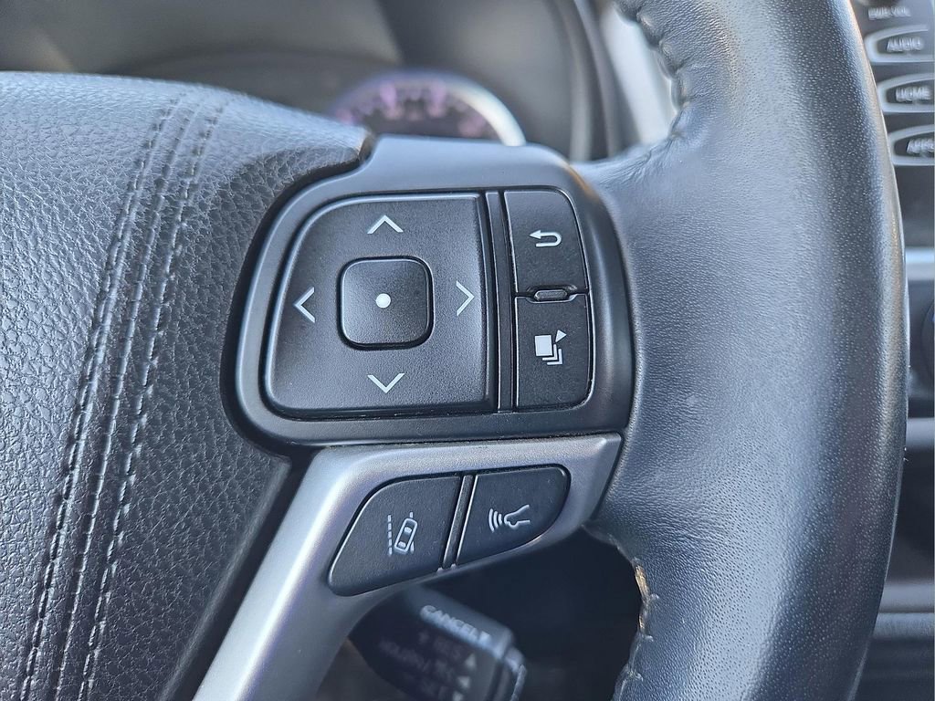 Used 2018 Toyota Highlander XLE w/ Carpet Mat Package (TMS) image 24