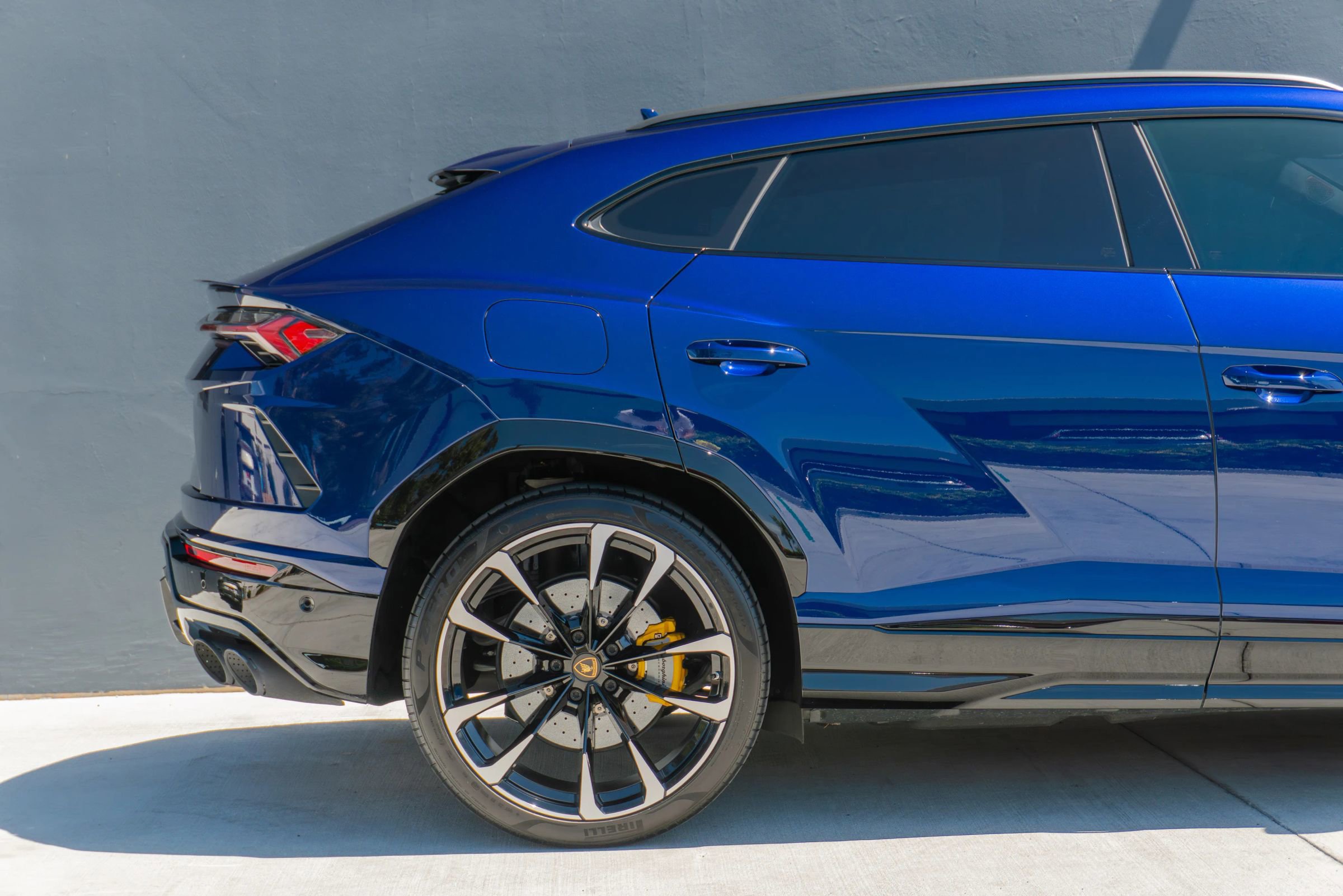 Used 2021 Lamborghini Urus AWD/4WD image 32