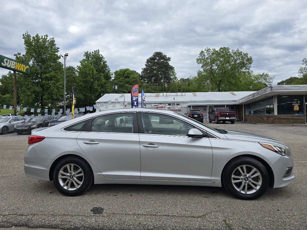 Used 2017 Hyundai Sonata SE image 4