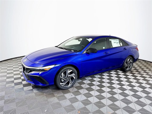 New 2025 Hyundai Elantra SEL image 2
