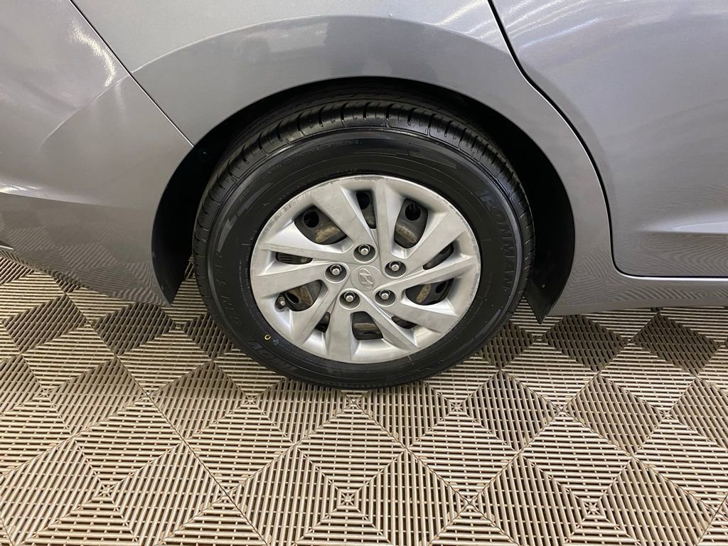 Used 2019 Hyundai Elantra SE w/ Cargo Package image 32