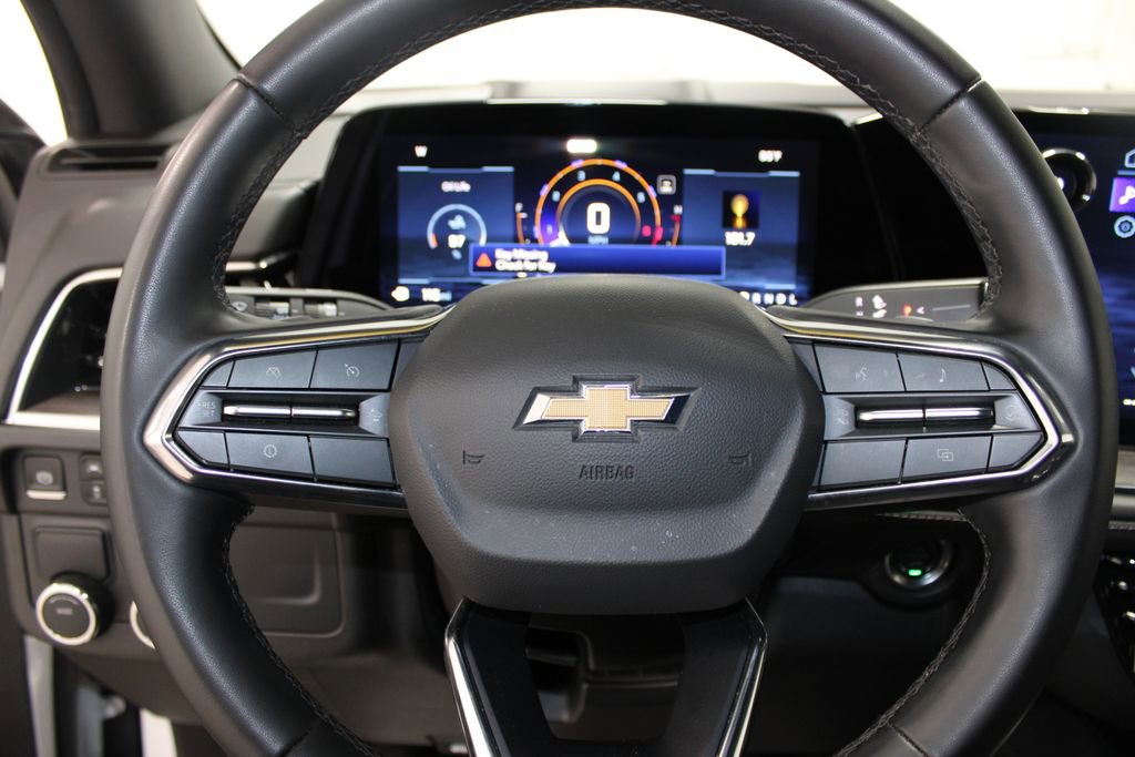 Used 2025 Chevrolet Suburban LT image 34