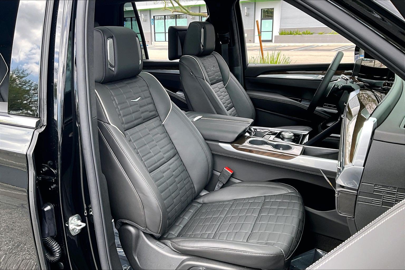 New 2026 Cadillac Escalade Platinum Luxury w/ LPO, Radiant Package AWD/4WD image 19