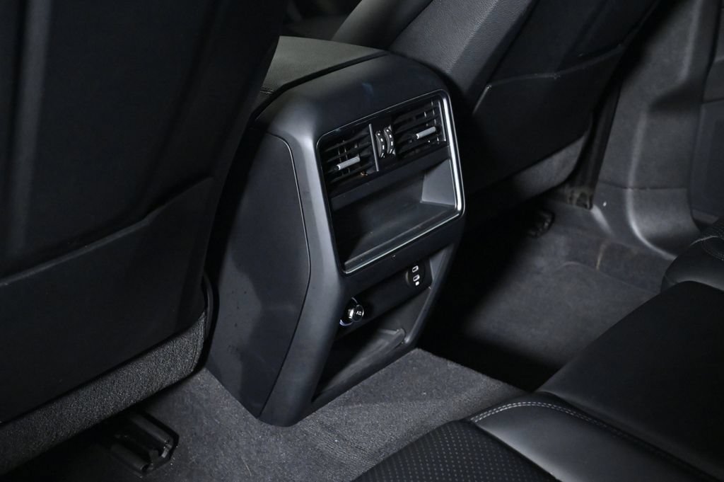 Certified 2023 Porsche Cayenne AWD/4WD image 19