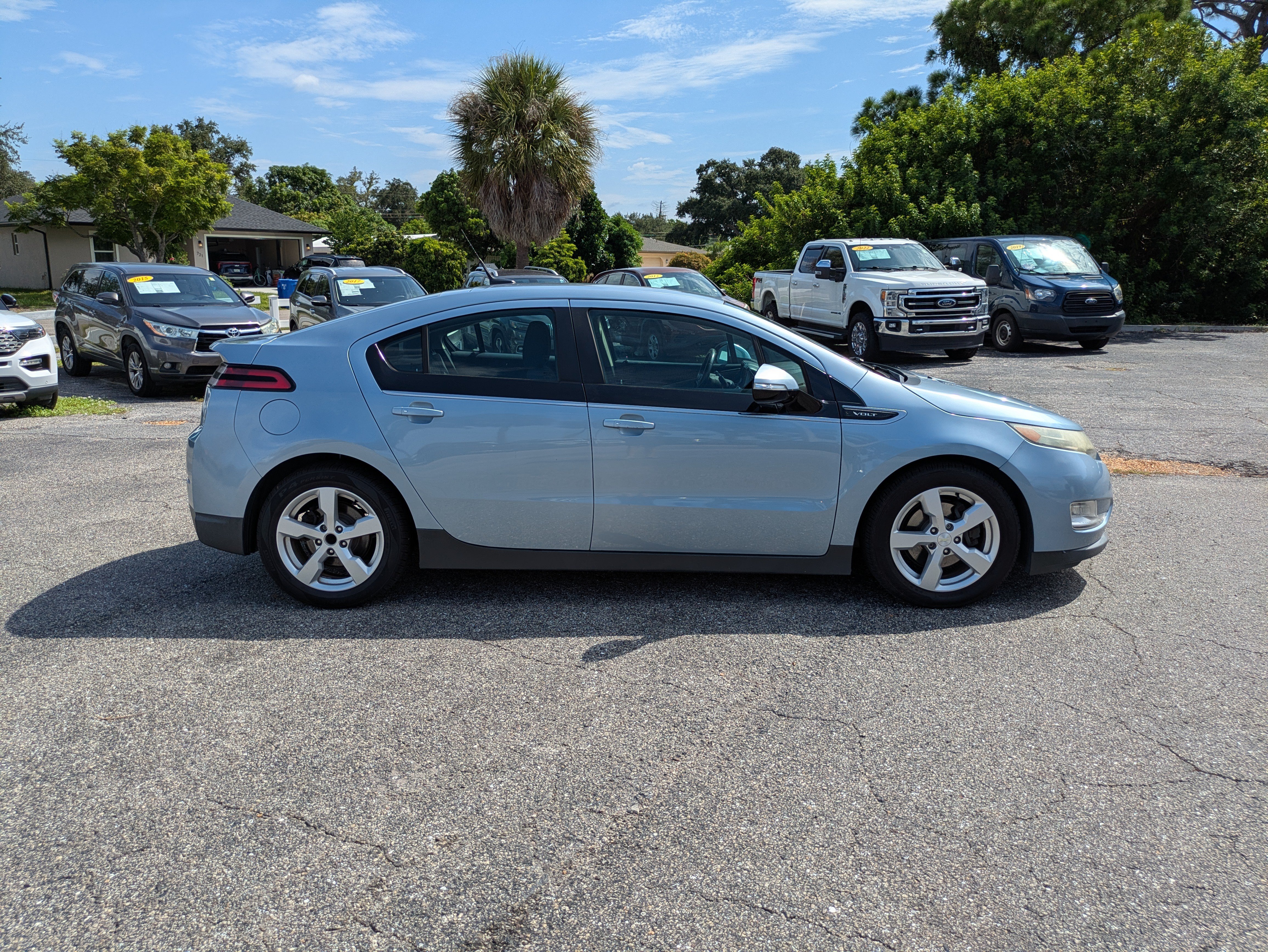 Used 2014 Chevrolet Volt FWD image 3