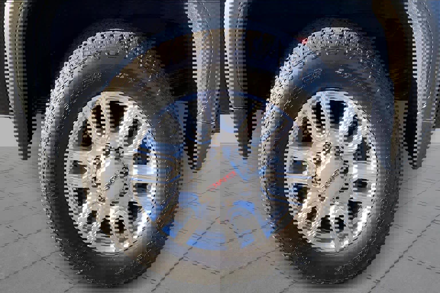 Used 2024 GMC Sierra 2500 SLT w/ SLT Premium Package image 11