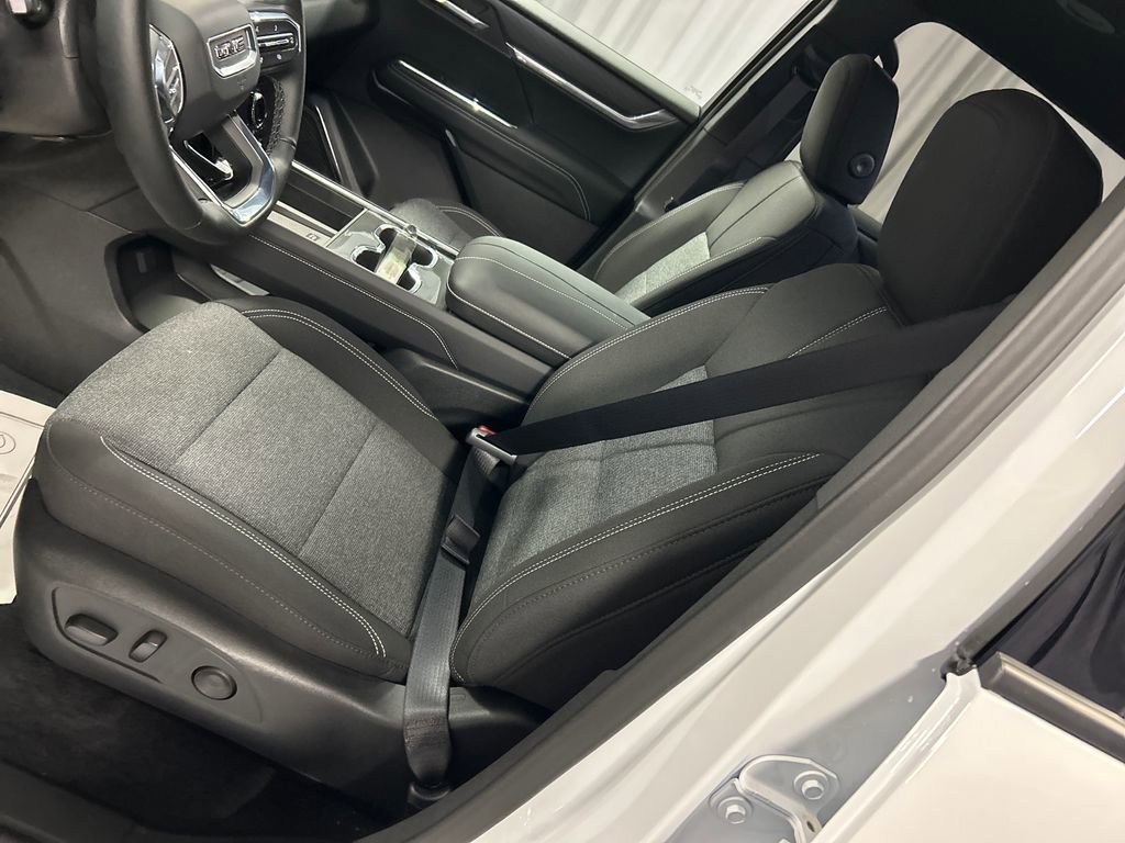 Used 2025 GMC Acadia Elevation image 12