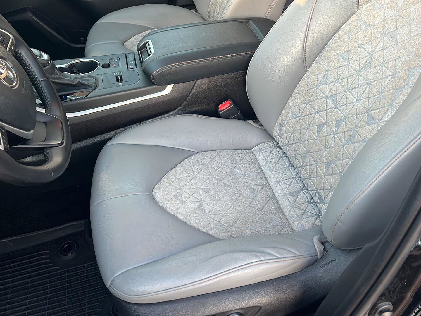 Used 2022 Toyota Highlander Bronze Edition FWD image 31
